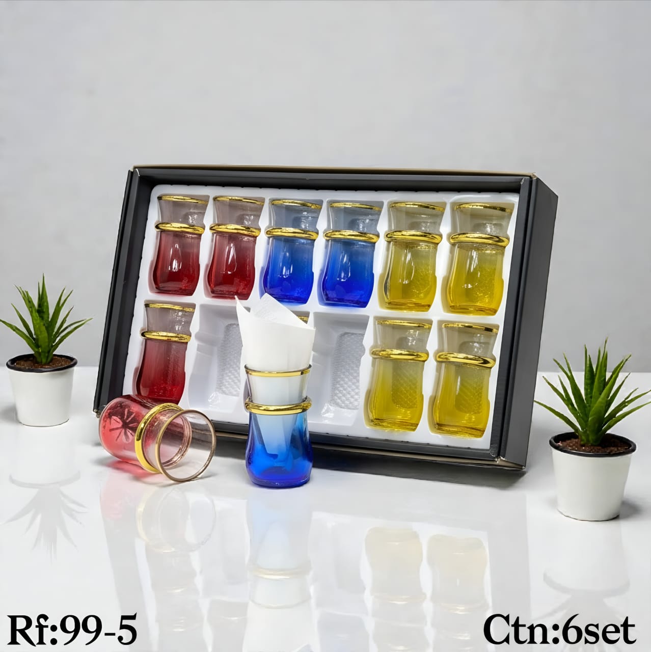 طقم كؤوس شاي زجاجية ملوّنة بحافة ذهبية أنيقة