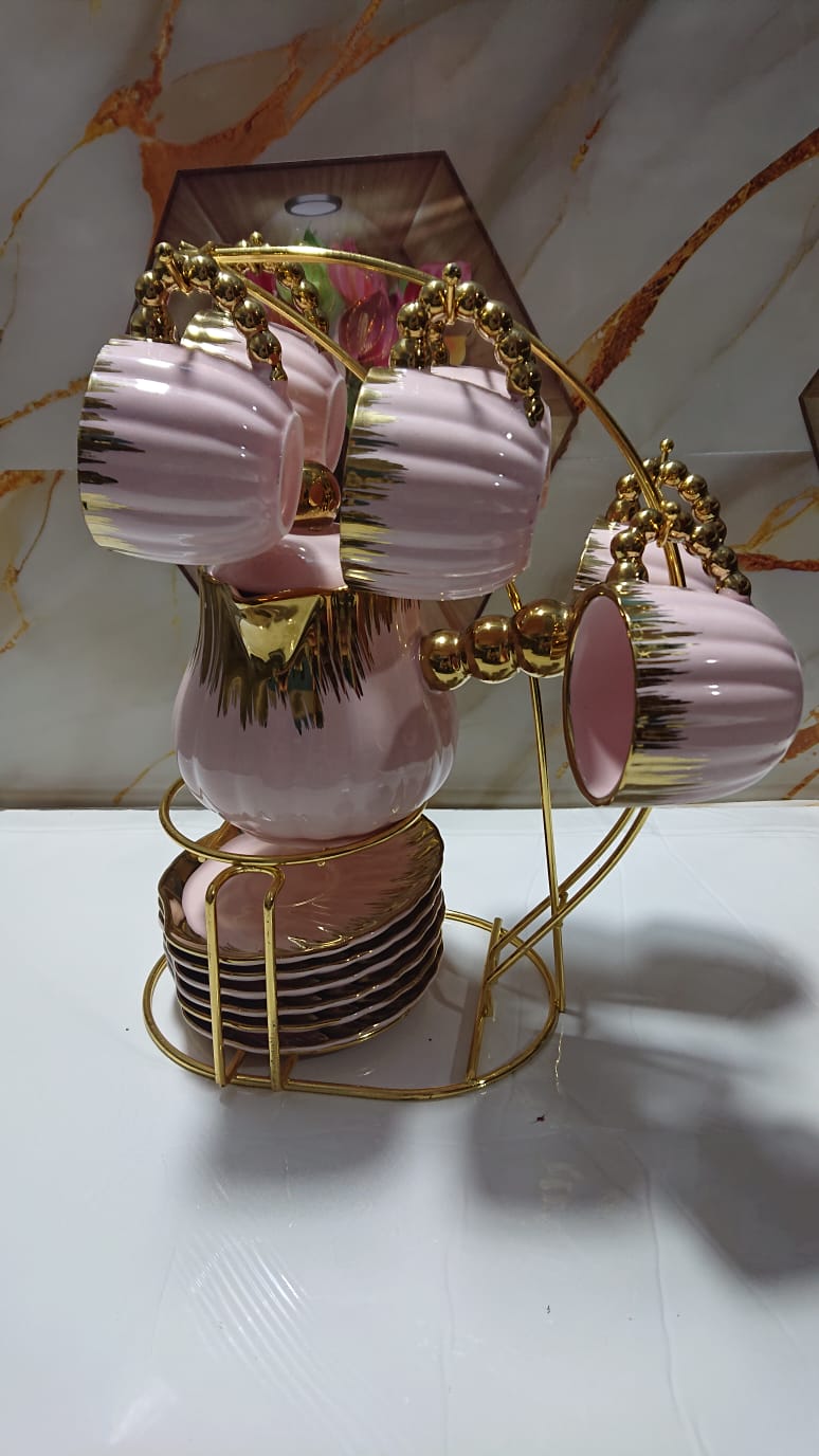 طقم شاي وقهوة فاخر من البورسلان بتصميم وردي أنيق